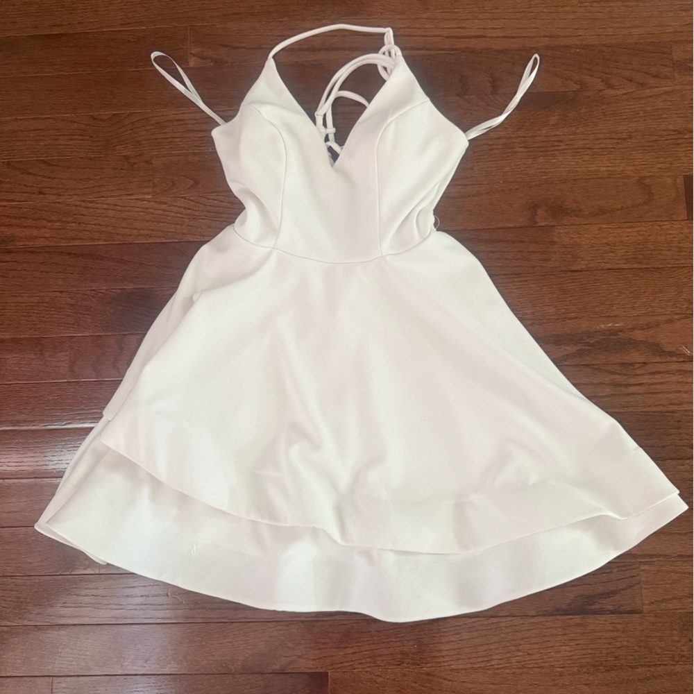 Elegant White Sleeveless Dress